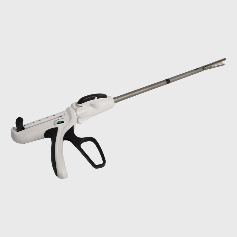 Stáplóirí gearrtha líneacha endoscópacha indiúscartha agus tionóil gearrtha